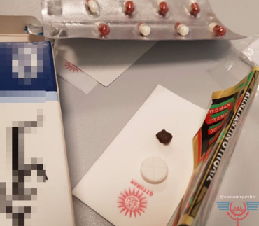 إحباط محاولة لتهريب ترامادول وحشيش في المطار
