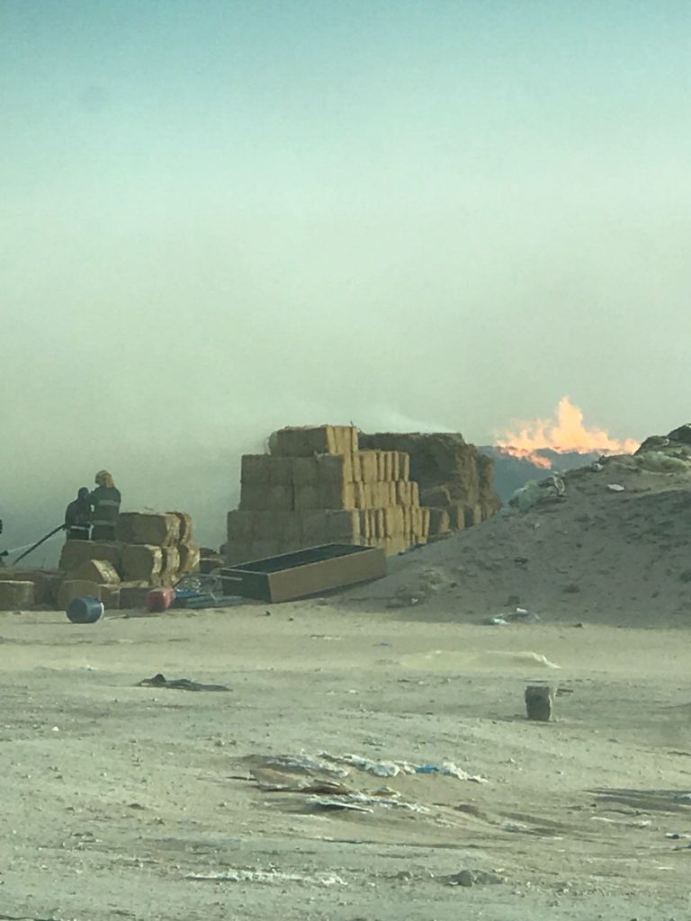بالفيديو والصور… شاهد حريق الأعلاف في السالمي