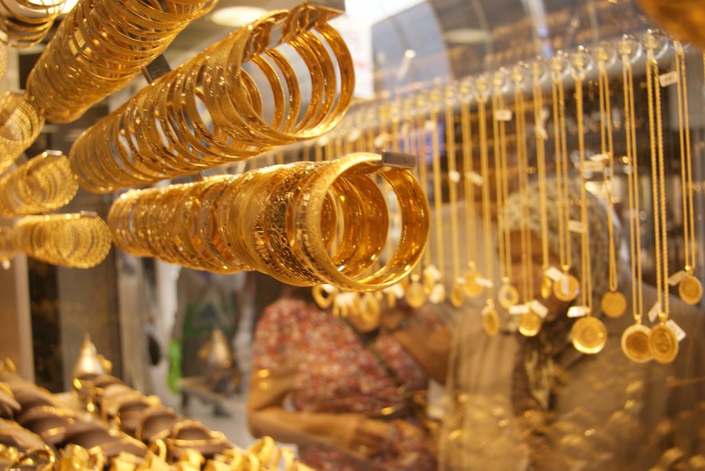 الذهب يتفادى تداعيات الحرب التجارية المنتظرة