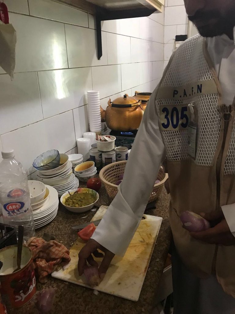 اتلاف مواد غذائية غير صالحة للاستهلاك بالجهراء