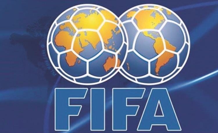 «فيفا» يلوّح بمعاقبة اتحاد الكرة بسبب المحترفين