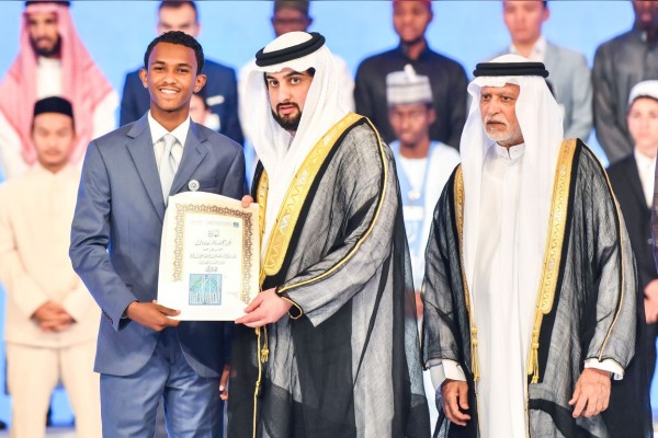 أمريكى يفوز بالمركز الأول في جائزة دبى الدولية للقرآن الكريم