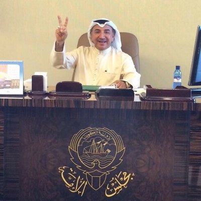عبدالحميد دشتي متهماً وزير بالوقوف خلف حساب اخباري: ادهنوا ظهوركم جايكم الجلد!!