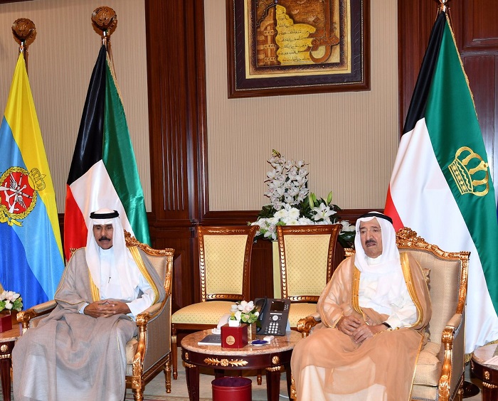 سمو الأمير يستقبل سمو ولي العهد ورئيس مجلس الأمة