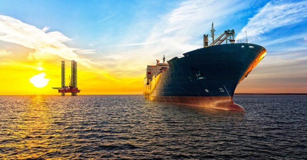 الخام الأمريكي يقفز بدعم من هبوط في المخزونات وبرنت يتراجع