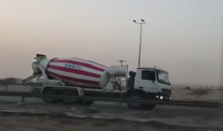 بالڤيديو | مواطنان ينقذان المارة من “خلاط أسمنت” يسير عكس السير على “الدائري السابع”