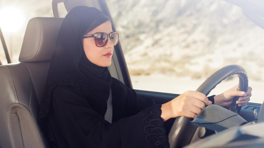 السماح للمرأة بقيادة السيارة بين #السعودية و #البحرين .. بدايةً من الأحد القادم