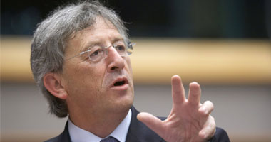 رئيس المفوضية الأوروبية: ترامب بادر أولا إلى تقبيلى !!