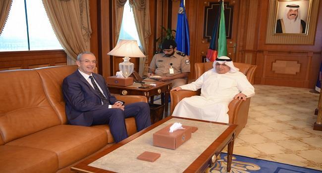 الشيخ خالد الجراح يستقبل السفير البريطاني