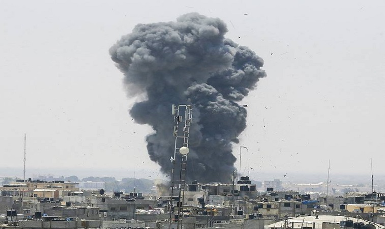 الاحتلال الإسرائيلي يقصف #غزة.. وأعمدة الدخان تتصاعد من القطاع