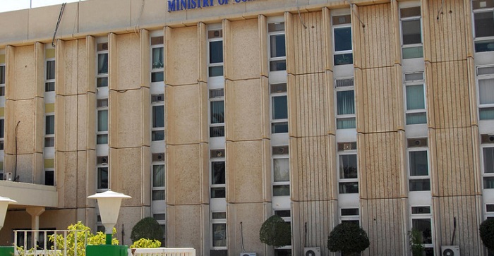 بدل الطعام في حسابات 293 موظفاً بـ “الخدمات” .. اليوم