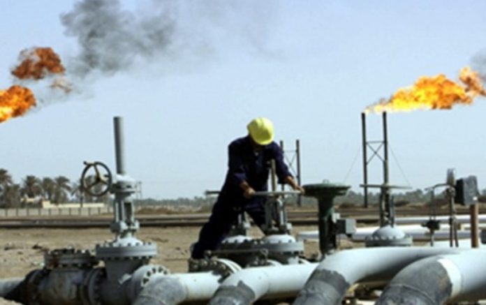 النفط يرتفع بفعل عقوبات وشيكة على إيران