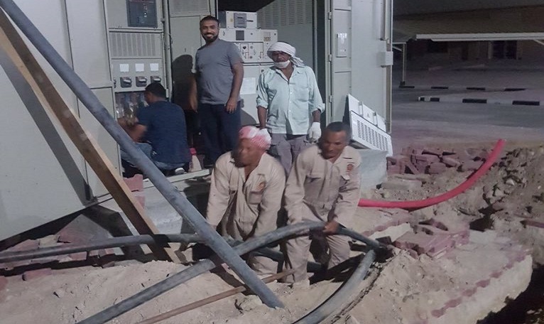 صور | إيصال الكهرباء إلى مقبرة الصليبخات الجعفرية