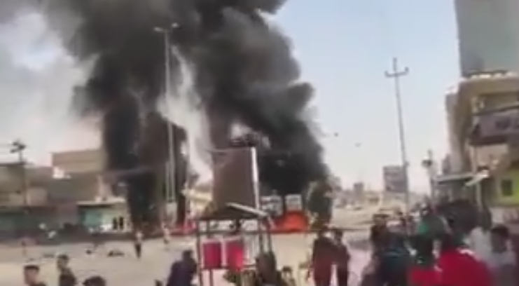 بالڤيديو | إيرانيون يشعلون النيران احتجاجًا على تردي أوضاع الكهرباء في مدينتهم