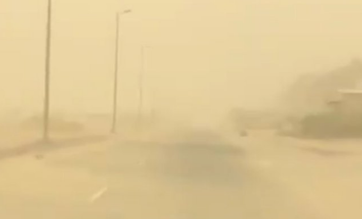 سكان “الخيران” للمسؤولين: انقذونا من الغبار والسافي