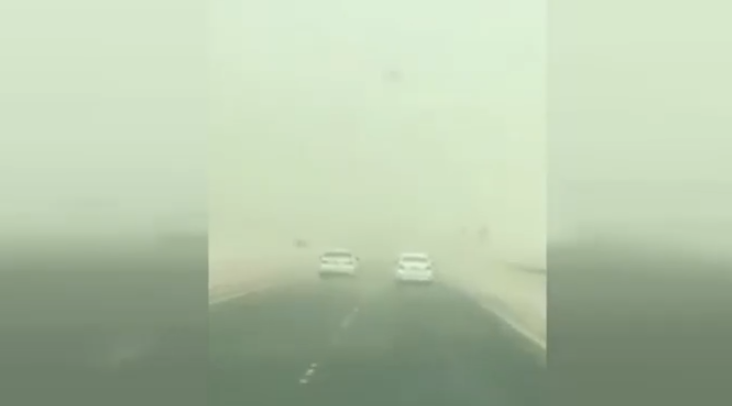 بالڤيديو | انعدام الرؤية الأفقية.. بسبب الغبار!