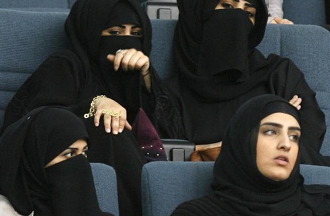 جدل واسع حول فتوى تخص النساء الكويتيات