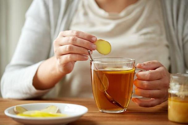 ريجيم شاي التفاح والزنجبيل.. الحل السحري لوزنك الزائد
