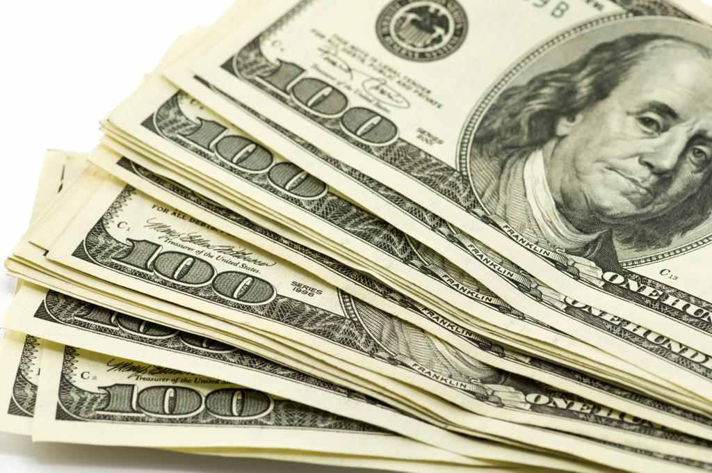 الدولار الأمريكي يهبط لأدنى مستوى في أكثر من أسبوع