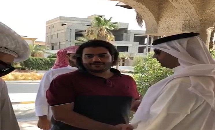 صورة | راشد العنزي يسلم نفسه في مخفر الفيحاء بعد الحكم في #قضية__دخول_المجلس