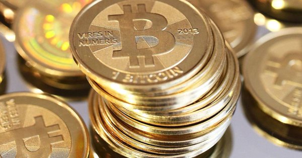 عملة بيتكوين تنزل عن مستوى 8000 دولار