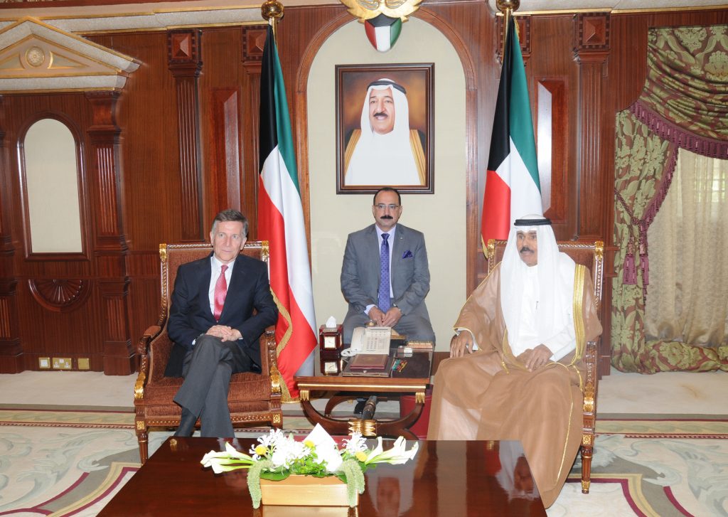 سمو ولي العهد يستقبل السفير الإسباني