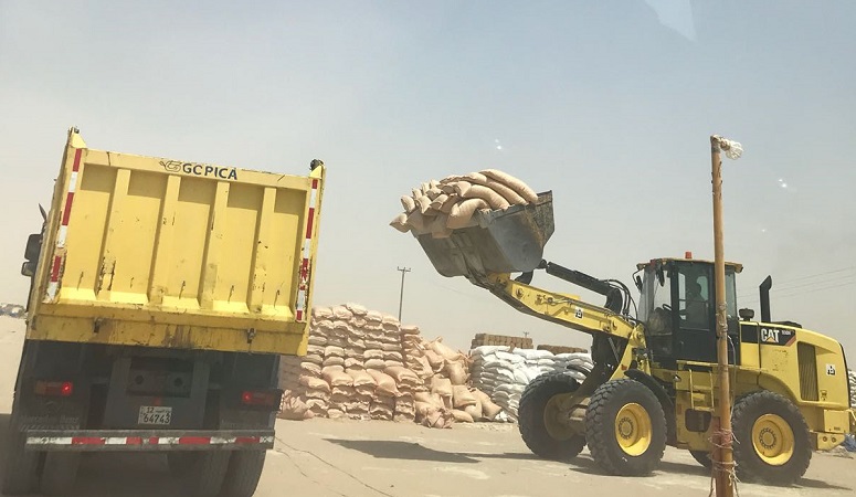البلدية تنظف سوق الأعلاف