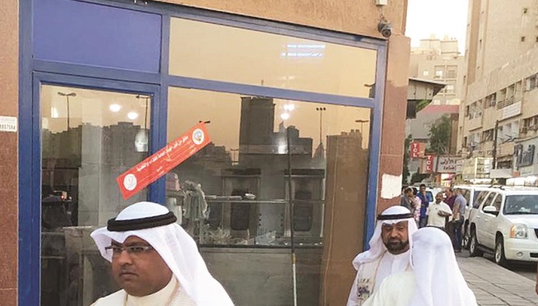 بعد واقعة التسمم.. مطعم شهير في حولي يبيع مواد غذائية تحتوي على بكتيريا ضارة