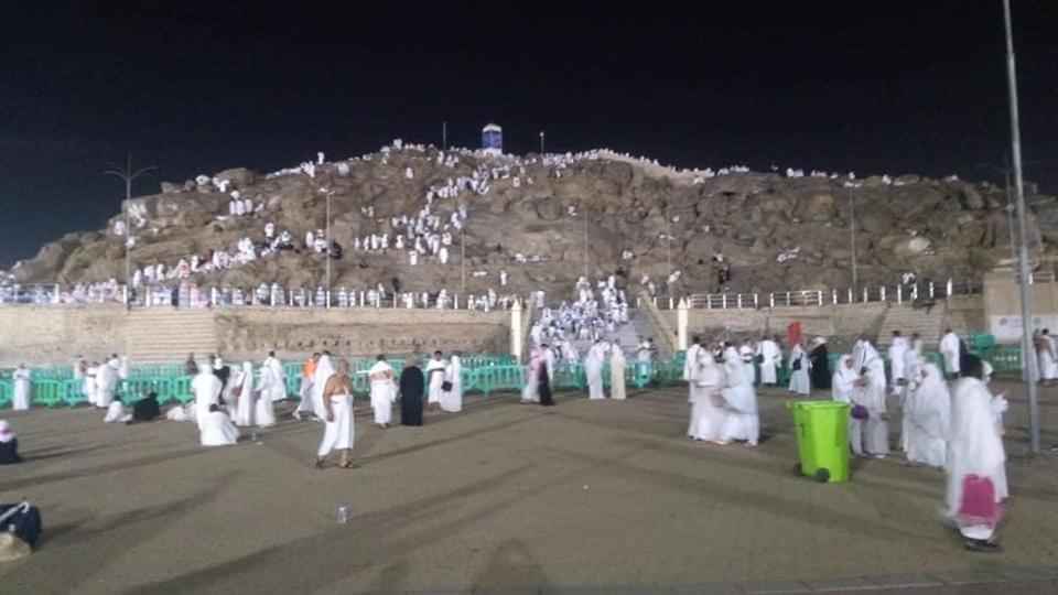 الحجاج يتوافدون على عرفات بعد المبيت في منى #يوم_عرفه