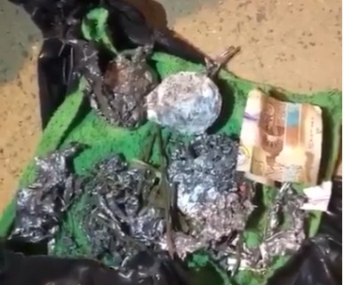 فيديو| العثور على سحر عند مسجد بالكويت