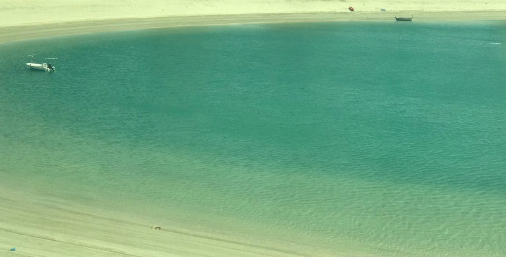 صورة| طراريد تلوث مشروع الخيران البحري