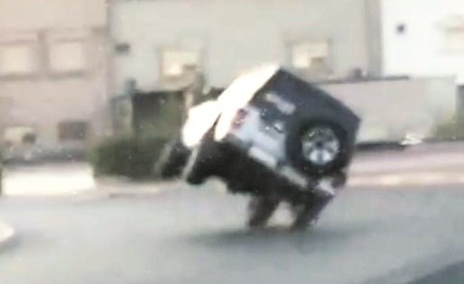 مستهتر رفعها على تايرين بجابر العلي
