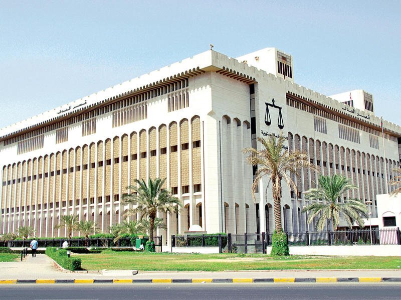 الوافد المتهم لـ”الجنايات”: لست مسؤولاً عن شهادات الكويتيين… والمباحث أرغمتني