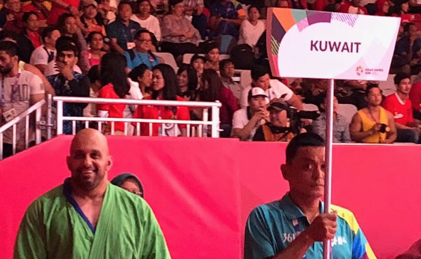سمو الأمير يهنئ اللاعب #حسين_المسري