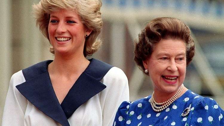 توني بلير يكشف لأول مرة كيف تلقت الملكة إليزابيث نبأ وفاة الأميرة ديانا