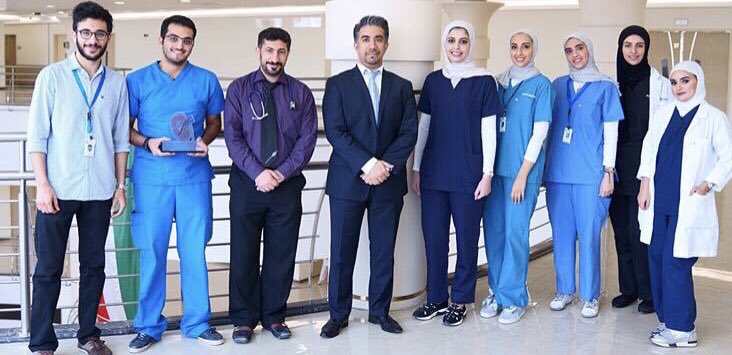 طلبة طب كويتيون يتطوعون للعمل في مركز مبارك العبدالله لغسيل الكلى