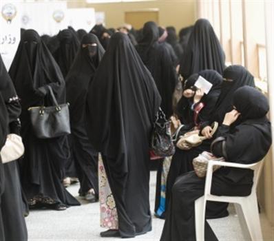 الكويتيات العاملات في القطاع الحكومي يتفوقن على نسبة الذكور