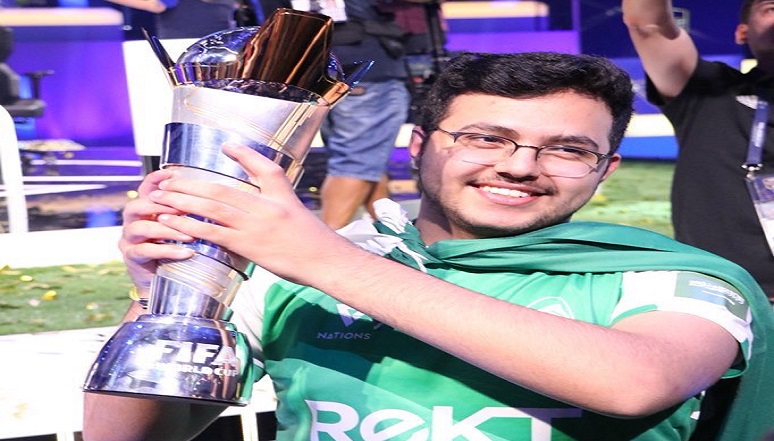 مسعود أوزيل يهنئ البطل السعودي مساعد الدوسري