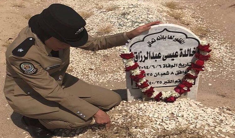 صورة | إحدى خريجات الكويت تستذكر والدتها المتوفاة بعد نيلها شهادة التخرج من كلية الضباط!