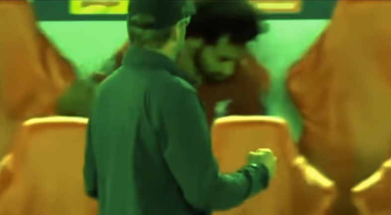 بالڤيديو | #محمد_صلاح يثير الجدل بعد هدف فرمينيو بسبب “قارورة”!
