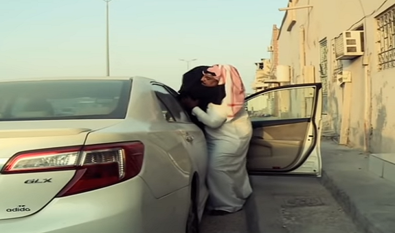 دخلت الفصل على قدميها وخرجت عاجزة عن الحركة.. في السعودية!