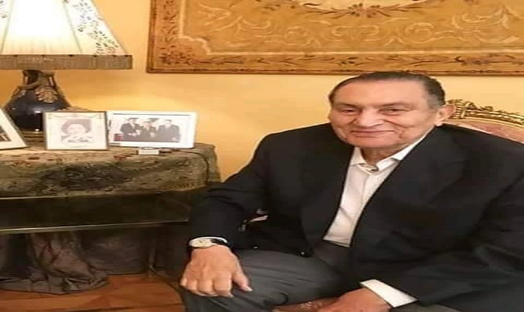 آخر صورة لحسني مبارك بعد حبس نجليه في قضية التلاعب بالبورصة!