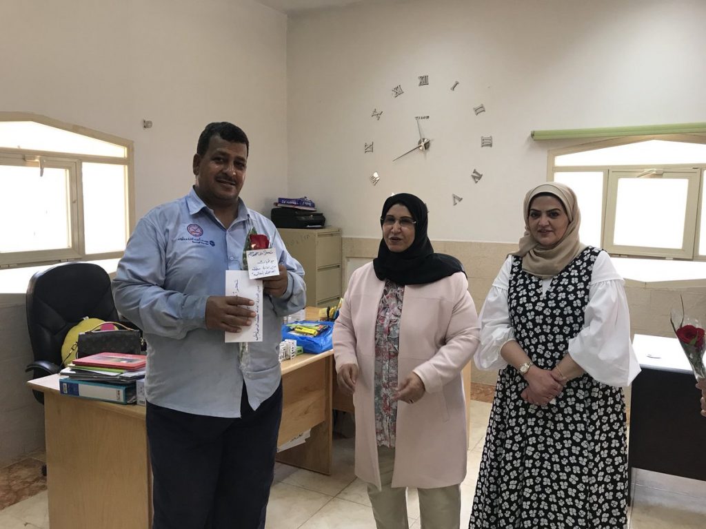 بالفيديو | “التربية” تكرم المعلمات والموظفين الذين ساهموا باخماد حريق “نسيبة بنت كعب “