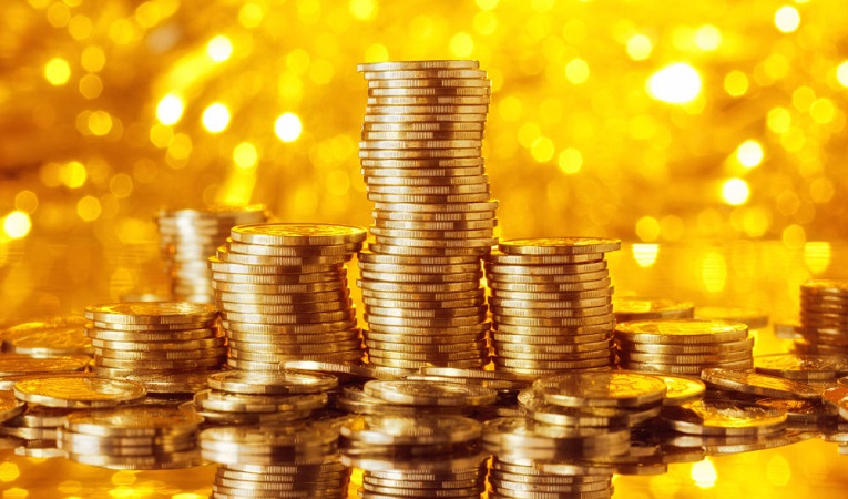 الذهب يتراجع والدولار يسجل أعلى مستوى في أسبوع