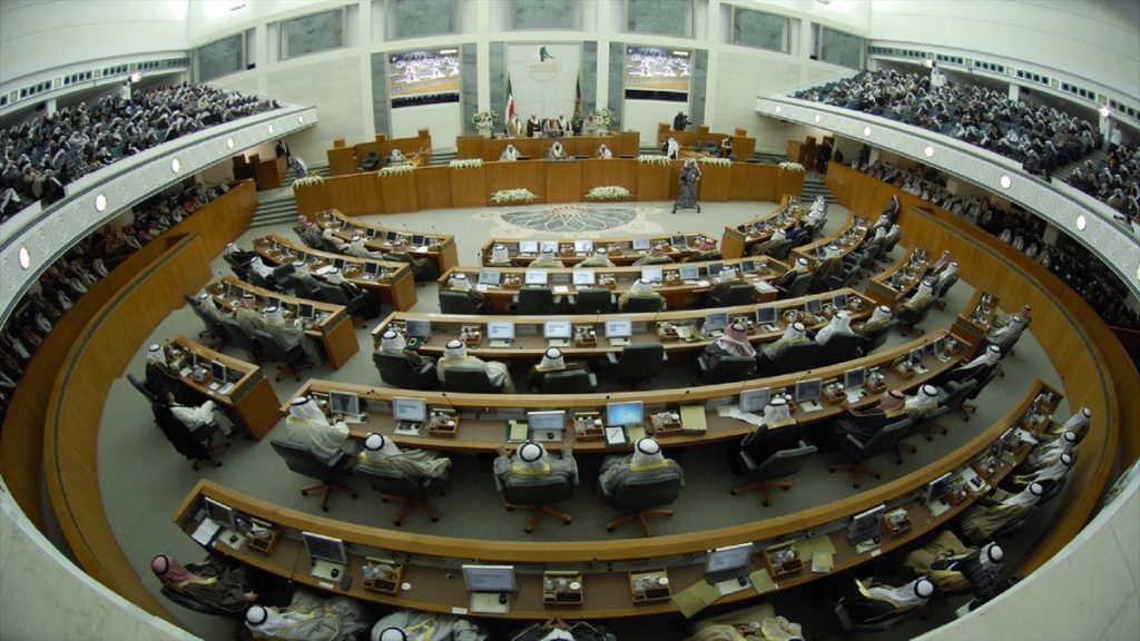 مشاورات لإعادة “خفض التقاعد” إلى “المالية البرلمانية” خوفاً من سقوطه