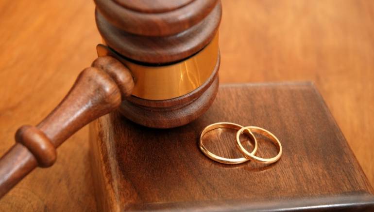 إحصائية “العدل” في 6 أشهر: 497 امرأة خلعن أزواجهن