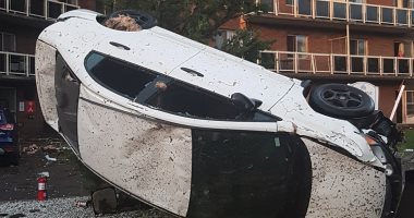 إعصار عنيف يضرب كندا.. ويتسبب بأضرار جسيمة