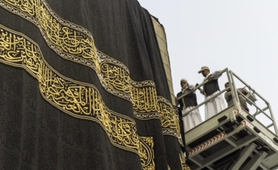 ما لم تشاهده من قبل في كسوة الكعبة المشرفة