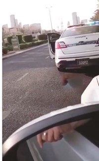 «راعية الكلب» تحاول تبرير إهاناتها لرجال الأمن والجدة راضية عما فعلت حفيدتها