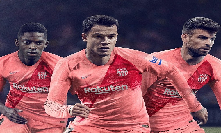 بالصور | برشلونة يكشف عن قميصه الثالث لهذا الموسم